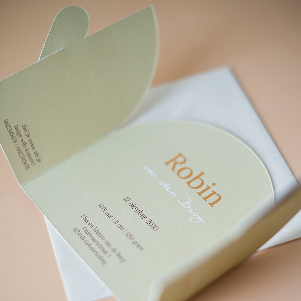 Meisjes geboortekaartje met hartje sluiting, rosegoud folie en prachtig stoere kleur - Robin