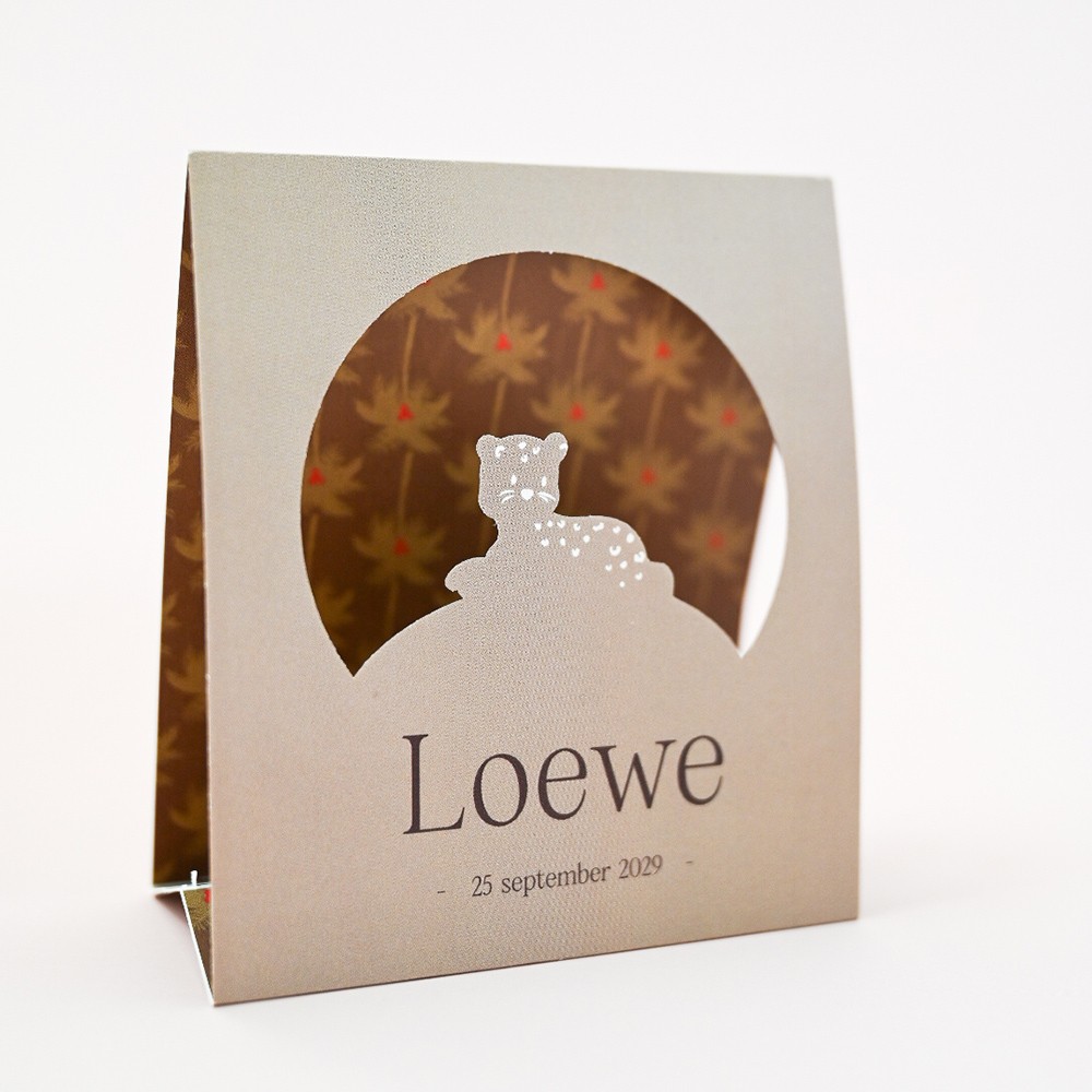 Geboortekaartje zoon met jungle en doorkijk van een tijger op een tentkaartje - Loewe