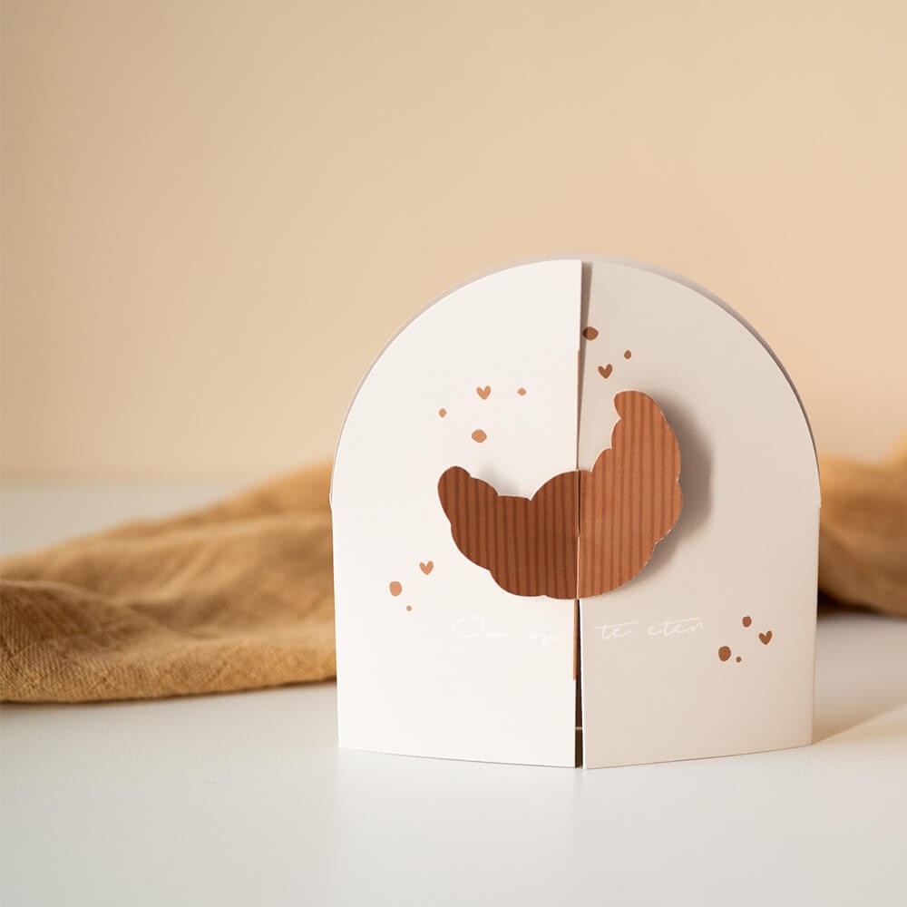 Meisjes geboortekaartje met unieke croissant vorm met vrolijk design - Rhode