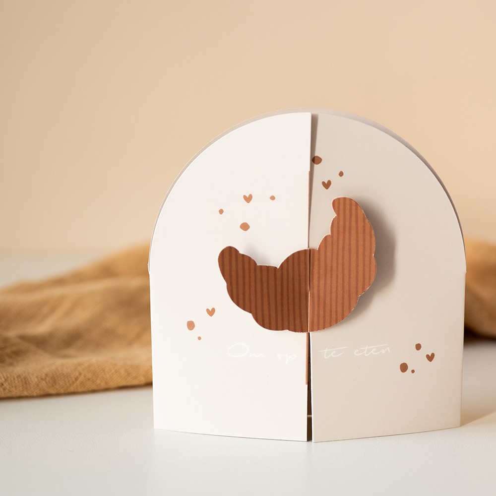 Meisjes geboortekaartje met unieke croissant vorm met vrolijk design - Rhode