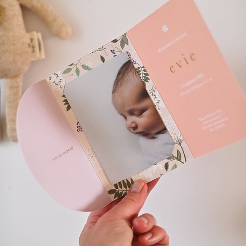 Geboortekaartje meisje pocketfold met bloemen en goudfolie - Suze