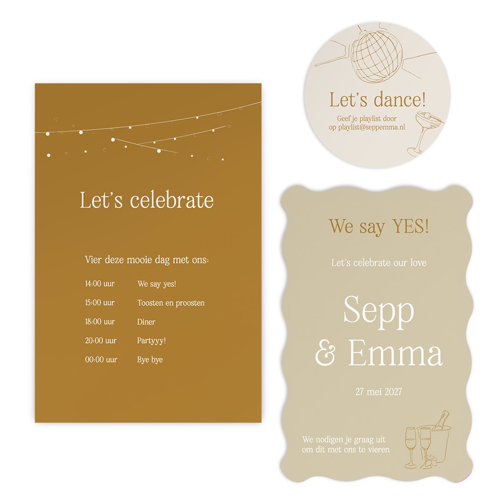 Chique trouwuitnodiging in originele stapel vorm met beige tinten