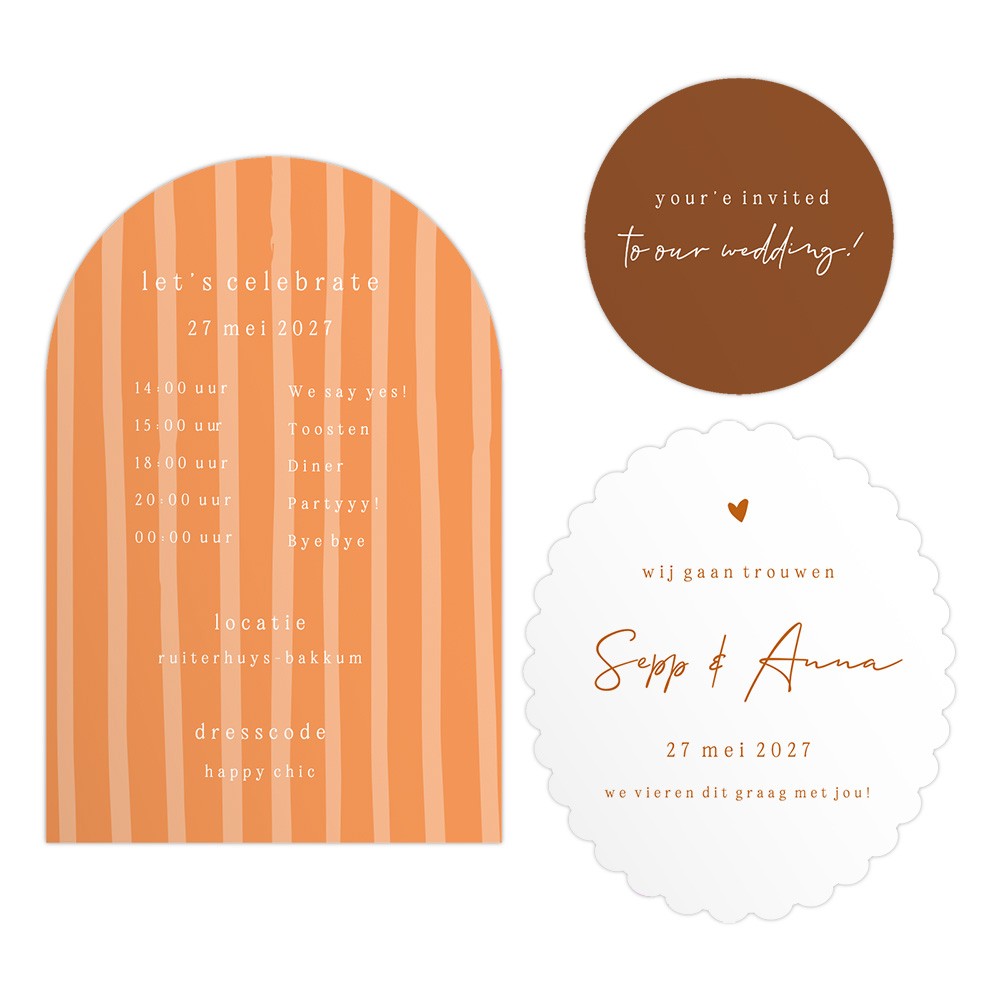 Unieke stapel trouwkaart met ronde vorm en boog in warme terracotta kleuren